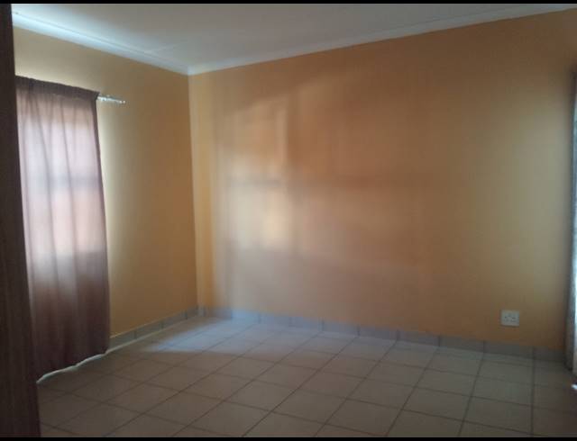 2 BEDROOM APARTMENT FOR SALE IN POMONA
